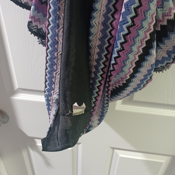 Multicolor Chevron Women's Top - Picture 8 of 10